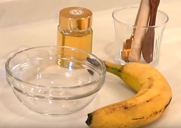 6. 自製美肌面膜：除了市面上的面膜之外，水谷雅子不時都會自製美肌面膜！她教大家先把香蕉搗碎成糊狀，然後與蜂蜜混合，塗在面膜紙再敷上面，敷約10分鐘後即可洗去！