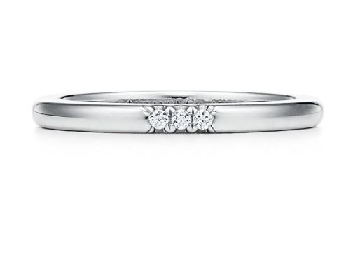 2. Tiffany Classic™ Wedding Band Ring 美元1200  這款是Tiffany的經典款，設計簡單但款式歷久不衰。