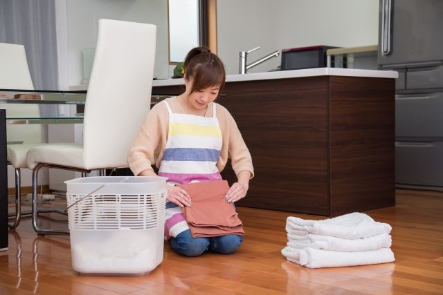 8. 多做家務：覺得沒時間運動的話，也可以在日常會做到的小家務中入手，例如洗碗、拖地、摺衣服等，都可以助你消耗一定的熱量和脂肪！雖然消耗量沒有一般運動的多，但也總比躺著不動要好呢～