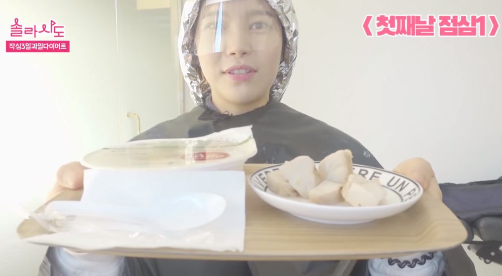 【午餐1】約在2點多的時間，頌樂便會進食午餐1！她提到，她平日吃坎貝爾葡萄的時候，會一整串吃掉，但由於現在減肥的緣故，所以只好忍著只吃15顆！頌樂又指，坎貝爾葡萄具有抗癌、抗疲勞及排毒等功效，在減肥的時候非常有用～