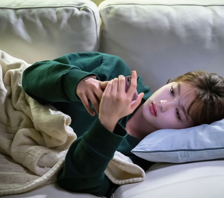 6. 學懂「信任」:「信任」是戀愛中非常重要的一環,但對於缺乏安全感的女生來說,「信任」卻從非一件容易的事。由於不懂得信任對方,我們才會出現焦慮的感覺,腦海中經常出現懷疑對方的想法,繼而更不信任對方,陷入一個死循環。若果真的沒法信任的話,不妨與對方開心見誠地談談,讓對方知道你的感受,透過雙方的努力加強信任感! 6. 學懂「信任」:「信任」是戀愛中非常重要的一環,但對於缺乏安全感的女生來說,「信任」卻從非一件容易的事。由於不懂得信任對方,我們才會出現焦慮的感覺,腦海中經常出現懷疑對方的想法,繼而更不信任對方,陷入一個死循環。若果真的沒法信任的話,不妨與對方開心見誠地談談,讓對方知道你的感受,透過雙方的努力加強信任感!