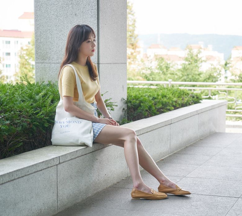 7. 接受自己的情緒及不安感:很多女生都喜歡否認自己的不安,為了不讓對方覺得自己無理取鬧而抑壓情緒,強裝快樂。然而這樣做不但對這段關係亳無幫助,更會令你「缺乏安全感」的問題加劇!我們必須認清自己的不安情緒,才可以找到改善的方法,而一直把情緒掩蓋著,對方亦只會茫然不知,繼續以自己的方式和你相處! 7. 接受自己的情緒及不安感:很多女生都喜歡否認自己的不安,為了不讓對方覺得自己無理取鬧而抑壓情緒,強裝快樂。然而這樣做不但對這段關係亳無幫助,更會令你「缺乏安全感」的問題加劇!我們必須認清自己的不安情緒,才可以找到改善的方法,而一直把情緒掩蓋著,對方亦只會茫然不知,繼續以自己的方式和你相處!