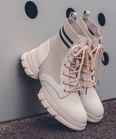 靴子．英倫休閒拼接造型綁帶厚底襪靴（原價NT$1,399，現特價NT$899，約HK$230）