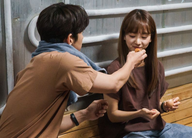 7. 說話不要過於肉麻:和對方面對面談天的時候,記得說話不要過於肉麻,若果真的想要親暱一點的話,大可以留在電話、短訊裡說。總是說過於肉麻的話,容易讓對方覺得你感情經驗豐富,容易掌握!而留在電話裡說,又或是直接不說,則可以給對方若即若離的神秘感! 7. 說話不要過於肉麻:和對方面對面談天的時候,記得說話不要過於肉麻,若果真的想要親暱一點的話,大可以留在電話、短訊裡說。總是說過於肉麻的話,容易讓對方覺得你感情經驗豐富,容易掌握!而留在電話裡說,又或是直接不說,則可以給對方若即若離的神秘感!