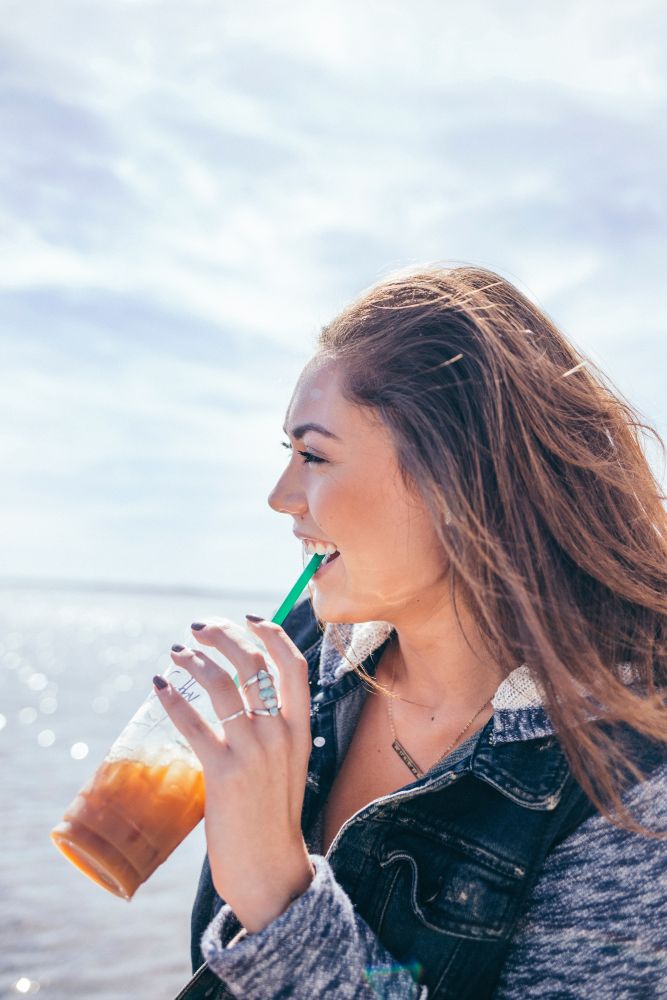 6. 少喝水 - 有人會誤以為水腫是跟攝取過量水分有關，但其實喝水不足反而會令人體的新陳出問題，較難把體內囤積的脂肪、廢物等排出。相反，多喝水除了能增加飽腹感，以水代替含糖或咖啡飲料，減少攝取卡路里，更有效瘦身。