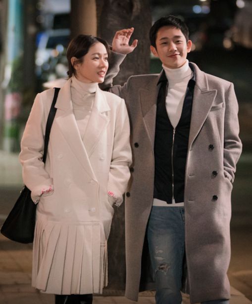 8. 主動分享自己的小秘密：大家可以主動地向對方分享自己一些無傷大雅的小秘密，這樣可以讓對方覺得自己深受信任，讓他更願意在這段關係之中投放感情！而如果他也願意交換自己的小秘密的話，你們的感情則會大大升溫喔！