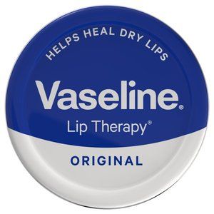 【第3位Vaseline Lip Therapy Original容量：20g | 價格：440円】可用於滋潤面部及唇部肌膚，一瓶多用途，更有效防止水分流失。成分只有凡士林（石蠟）配方溫且低刺激性，唇部敏感人士亦可安心使用。（保濕力：B；成分：A；黏膩度：B 銀珠數目 80個）
