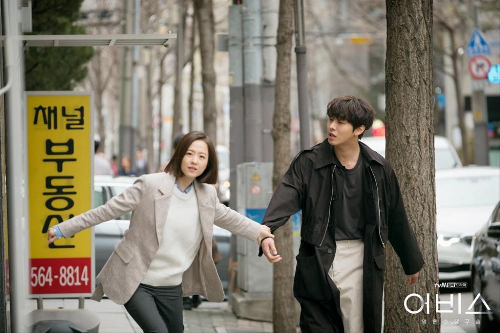 5. 沒有方向感 - 綿羊一般會依靠領袖帶路，就像沒有方向感的女生一樣，旅遊或日常需要找路時，總會倚賴旁邊的人，而可能本已經長得比較驕小的，更容易在人群中迷路、走散或看不到她。