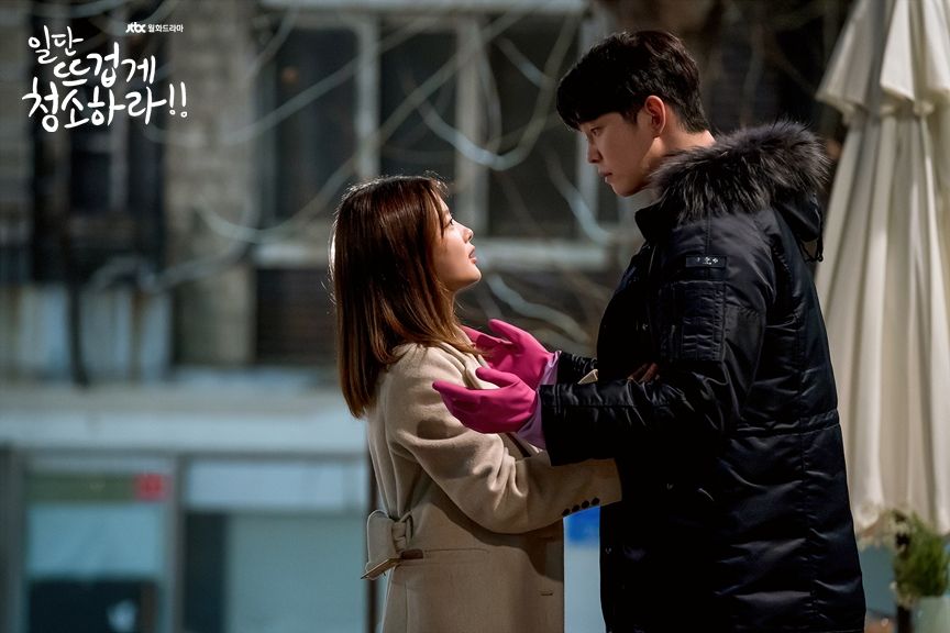 6. 輕微的分離恐懼症 - 由於綿羊是屬於群體動物，喜歡三五成群地聚集在一起，與同類分開會帶來壓力感。「綿羊系」女生每次要送別友人到國外或和男友朋分開時，都會有種依依不捨想哭的感覺，像是有分離恐懼症般。