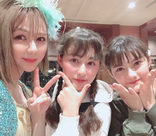 混血姊妹的超高顏值外貌全得益於媽媽的「絕美基因」