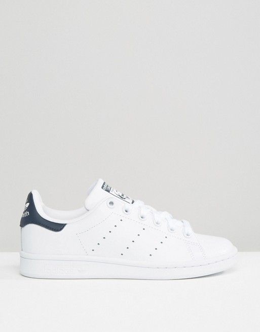 white and navy Stan Smith trainers(原價$793.65，折後$671.96)