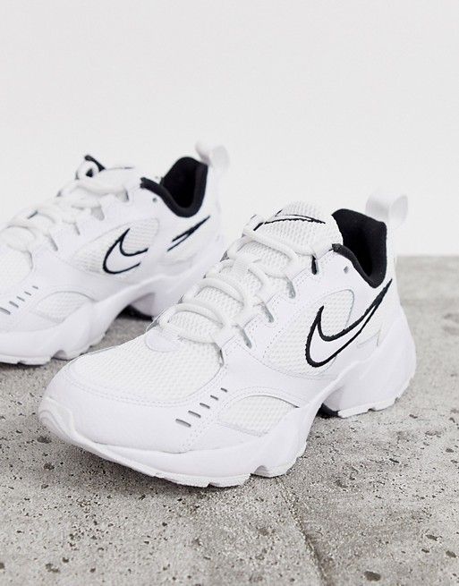 White And Black Air Heights Trainers(原價$740.74，折後$407.41)