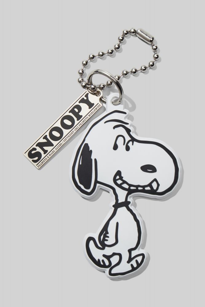 PEANUTS® X MARC JACOBS The Snoopy Charm（售價HK$660）