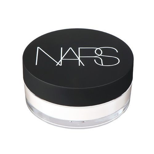 第3位 NARS 裸光蜜粉 (韓幣53,000/10g) 絲滑粉質揉合感光技術，可完美折射光線及撫平毛孔細紋，打造透明光澤妝感。