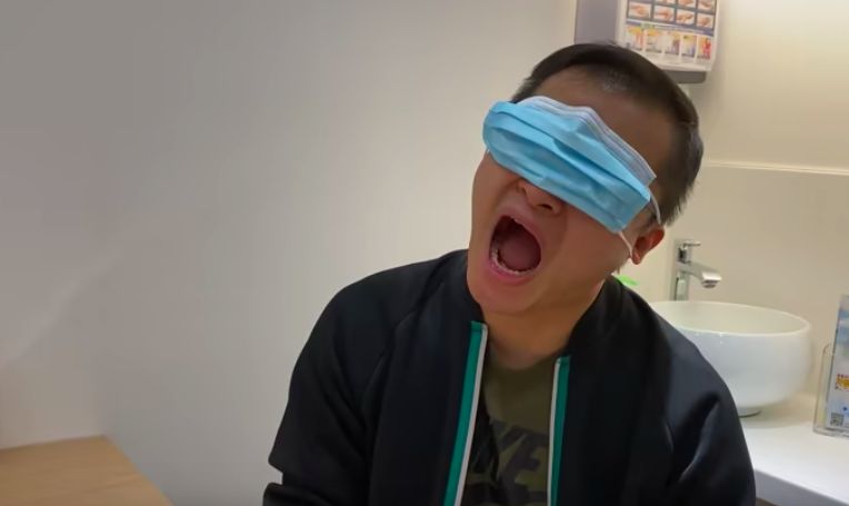 7. 口罩接觸眼部 細菌入眼是一樣需要避免，因此不應該把口罩觸碰到眼睛，或用不乾淨的手揉眼睛。