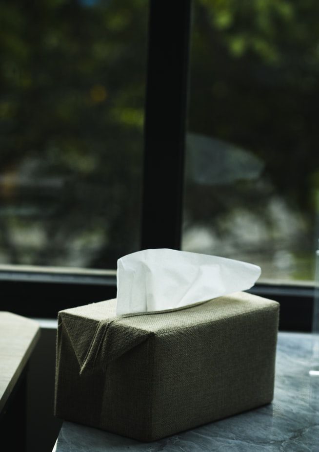 索爾福德大學衛生專家Dr Ackerley建議，千萬不要使用公共廁所的濕毛巾擦手，因為濕潤的毛巾能藏細菌，更會轉移到自己身上，最好還是使用紙巾擦乾！