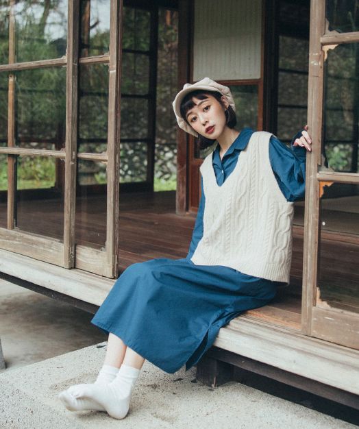 大V領麻花針織背心 原價台幣390 現價343