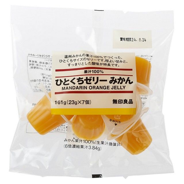 【一口果凍 蜜柑口味 售價：190日元（含稅） | 容量：161g】 100％蜜柑果汁製成，酸甜清爽，小朋友都可以放心食用。