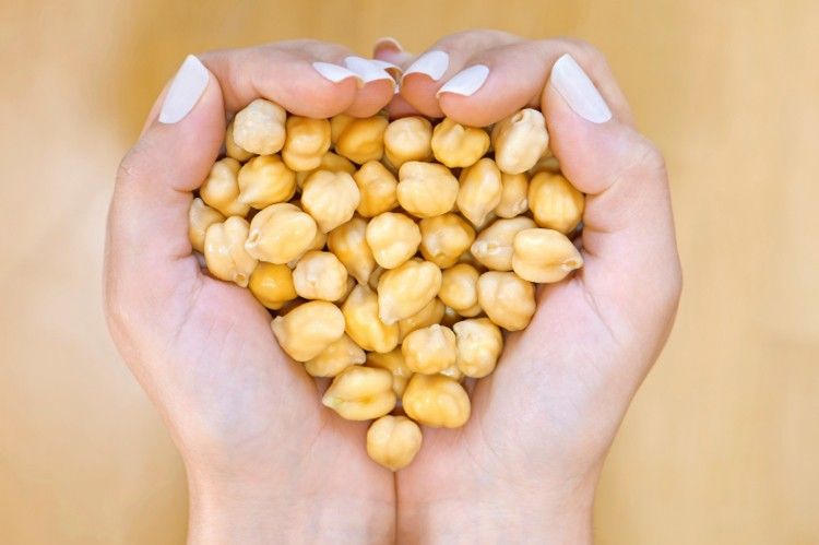 100克的熟鷹嘴豆能提供7.6克的膳食纖維，豆類向來都能提供很多纖維，而且營養價值很高，像是能提供蛋白質、鈣、磷、鐵等。