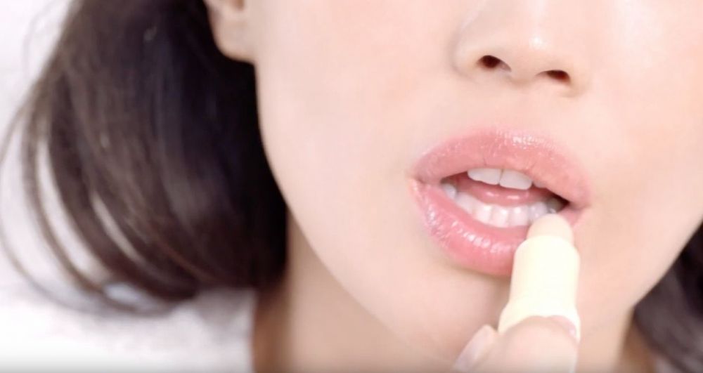 潤唇膏左右搽原來錯？醫生警告：難怪越搽越乾！正確手勢要「咁樣」 做錯恐生萬年唇紋