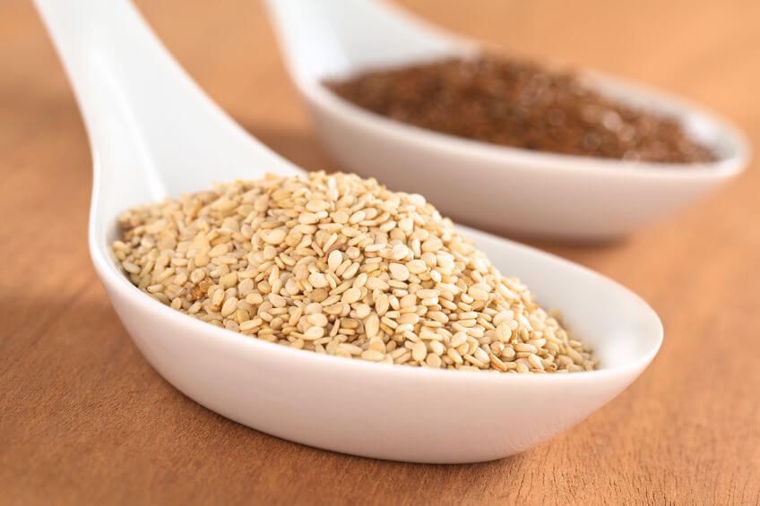 芝麻 Sesame seed 芝麻有豐富的不飽和脂肪酸、膳食纖維、亞麻油酸等，能降低膽固醇幫助預防心血管疾病，更可以讓頭髮和皮膚更有光澤！