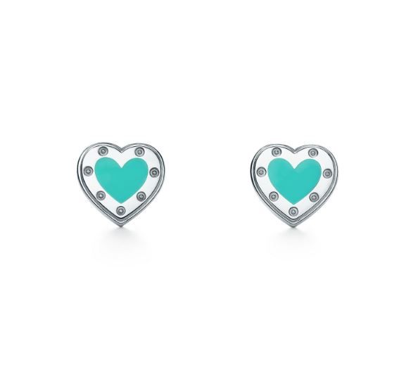 Return to Tiffany®Love Heart Earrings (美金$300，約港幣$2,327)
