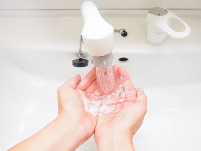 2.處理完包裹後要及時摘下手套，並洗手或消毒劑消毒雙手