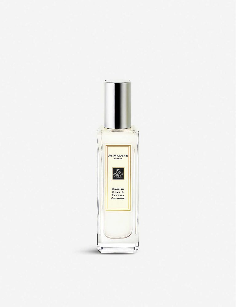 8. JO MALONE LONDON 英國梨與小蒼蘭古龍水English Pear & Freesia cologne 30ml 售價 $370 | 香港售價 $600