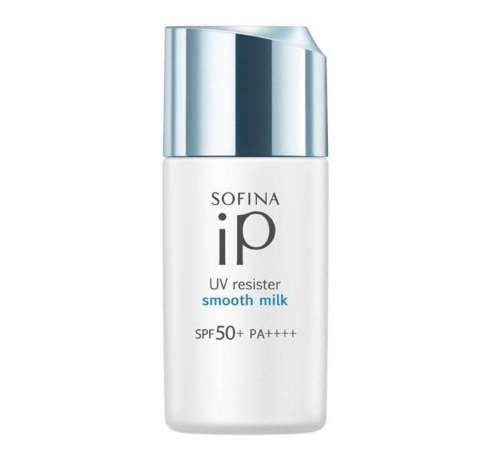 SOFINA iP UV resister smooth milk SPF50+ PA++++ (港幣$250)  分別有乳霜及乳液質地，不僅可以抵禦紫外線，更能將白天變成「皮膚護理時間」， 加入植物提取物滋潤成分，持續為皮膚保濕。
