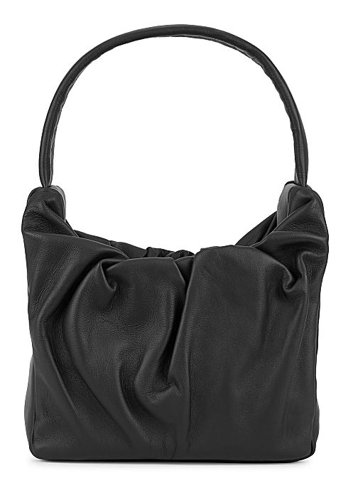 Felix black leather shoulder bag (折後HK$1,414，原價HK$2,020)