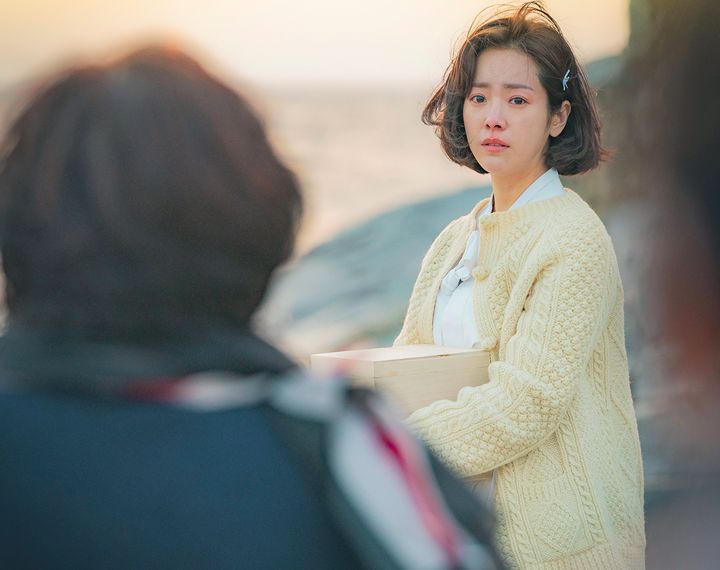 5. 內心相當自卑：「偽幸福」的人看似十分幸福、樂觀豁達，但其實內心相當自卑，同時又害怕被人看穿。因此他們總是以快樂的一面示人，害怕釋出負能量的話，身邊的朋友就會通通被嚇走。