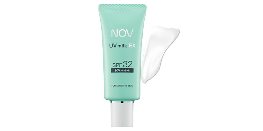 第6位 NOV UV MILK EX SPF32 / PA +++；容量：35g | 價格：2160円。 紫外線切割率為91％，防曬效果理想，濕水不易脫落。成分溫和，不含吸收劑，適合敏感肌膚。 （防曬度：A 溫和度：B 舒適度：C 易卸度：B。）