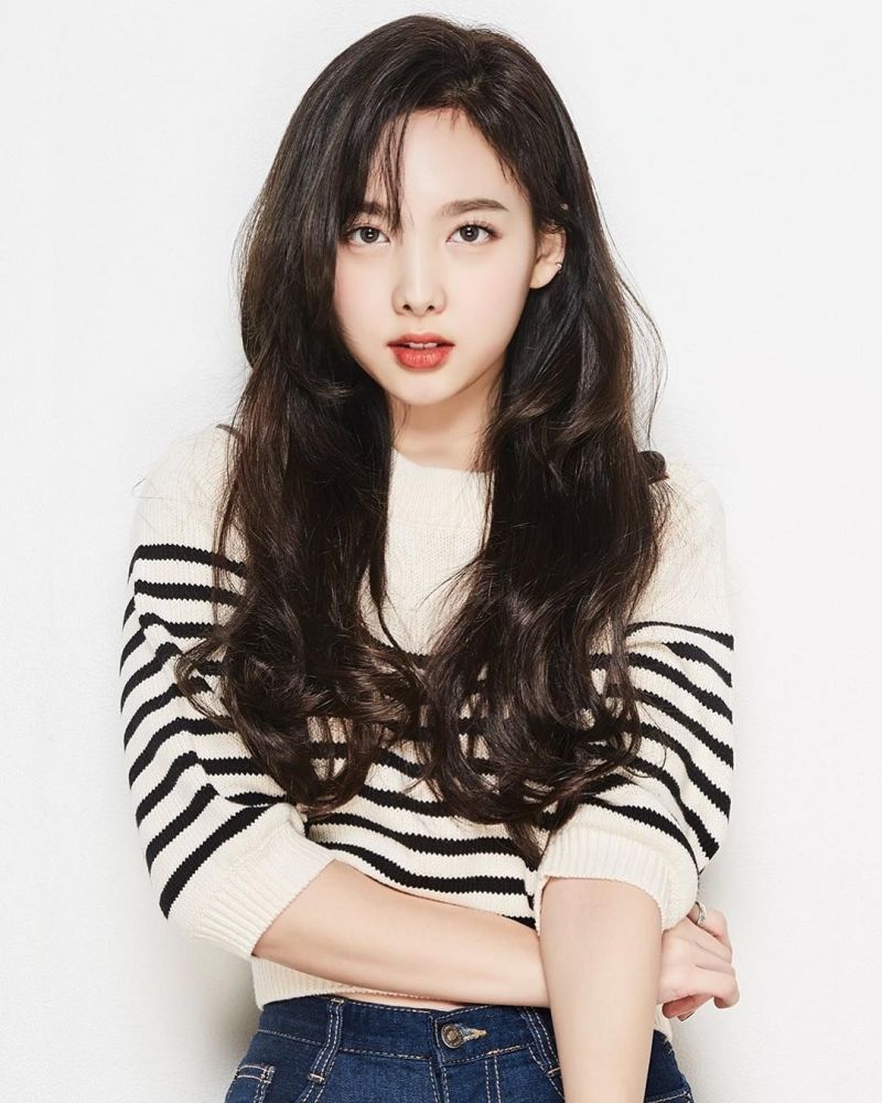 橫條紋的衣服不僅無助於改善我們的臉部線條，更分分鐘令我們看起來更胖、更像「大餅臉」！