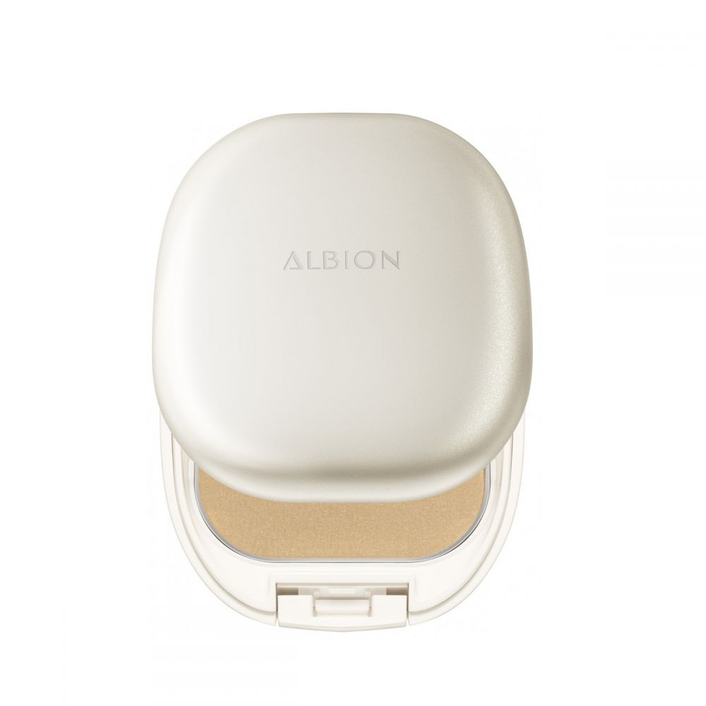 ALBION零粉感無瑕白晳粉餅——售價：$420/10g（包括粉芯、粉盒附粉撲） | 粉質細緻幼滑，具美白、防汗防皮脂功效，輕易貼合肌膚，打造自然柔滑底妝。