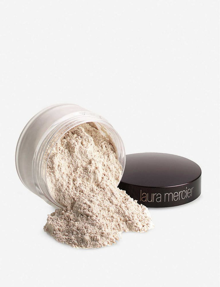 6.LAURA MERCIER 柔光透明蜜粉:夏天天氣又濕又熱,更易出現溶妝、脫妝的問題,而Laura Mercier的柔光透明蜜粉可為妝容帶來細緻又完美的柔焦效果,粉質輕盈而不顯粉感,減低卡粉、浮粉的情況出現。另外定妝效果持久長達12小時,相當適合春夏季節使用。 6.LAURA MERCIER 柔光透明蜜粉:夏天天氣又濕又熱,更易出現溶妝、脫妝的問題,而Laura Mercier的柔光透明蜜粉可為妝容帶來細緻又完美的柔焦效果,粉質輕盈而不顯粉感,減低卡粉、浮粉的情況出現。另外定妝效果持久長達12小時,相當適合春夏季節使用。