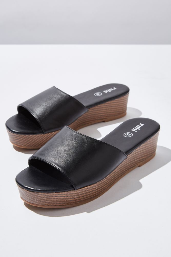 Phoebe Flatform Sandal #Black Pu（原價港幣$229，現售$145）