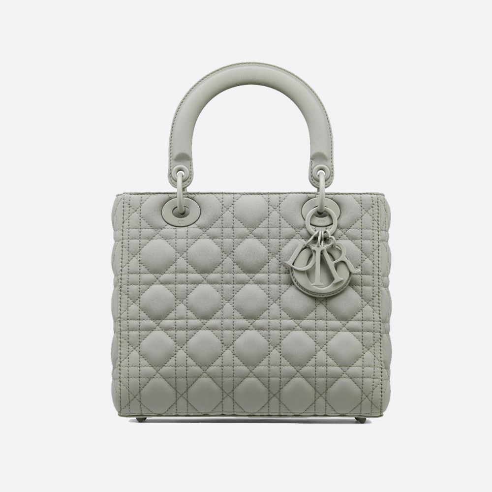 Medium Lady Dior Bag——加價前€3,700歐元 | 加價後€4,100歐元（價格增幅 +10.8%）