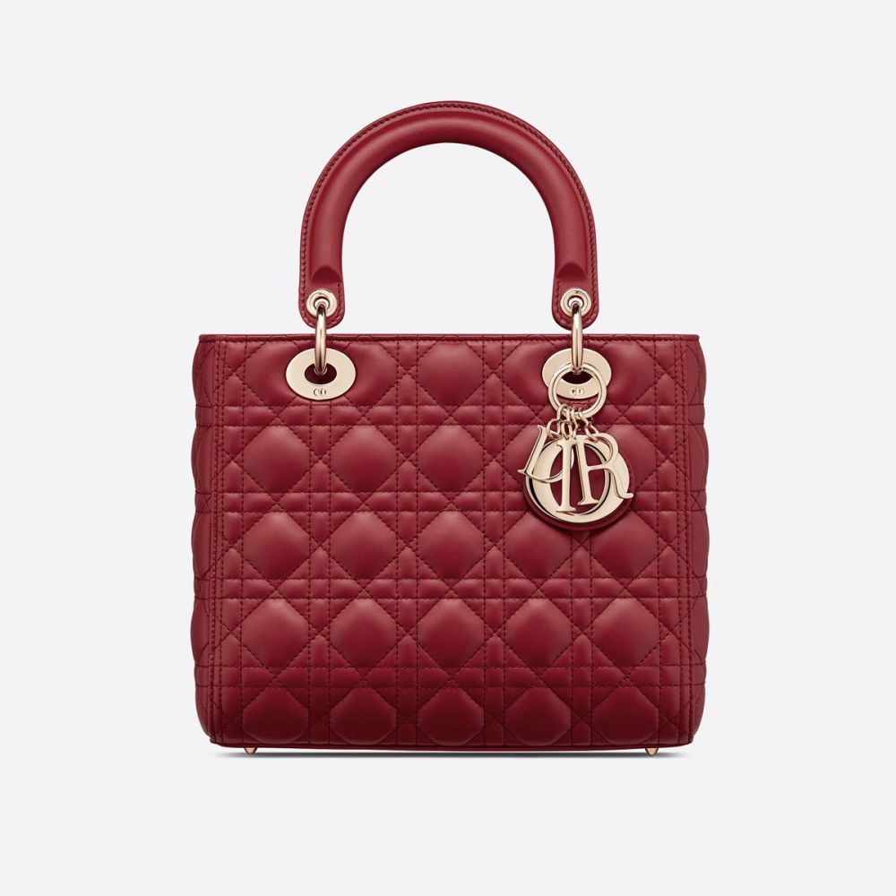 Medium Lady Dior Bag——加價前€3,500歐元 | 加價後€3,900歐元（價格增幅 +11.43%）