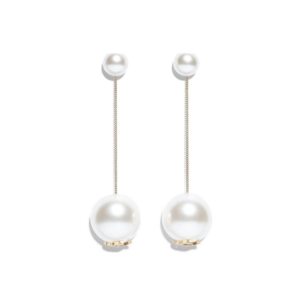 7. CHANEL EARRINGS（Metal & Resin / Gold & Pearly White）HKD4300
