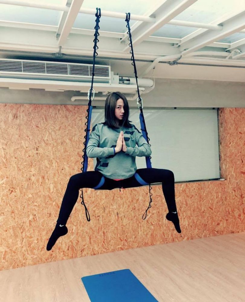 鬼鬼也十分喜歡空中瑜珈，因為空中瑜珈看起來十分輕鬆，但其實能鍛鍊到全身的肌群，更可以提升身體柔軟性，跳舞也會比較好看！