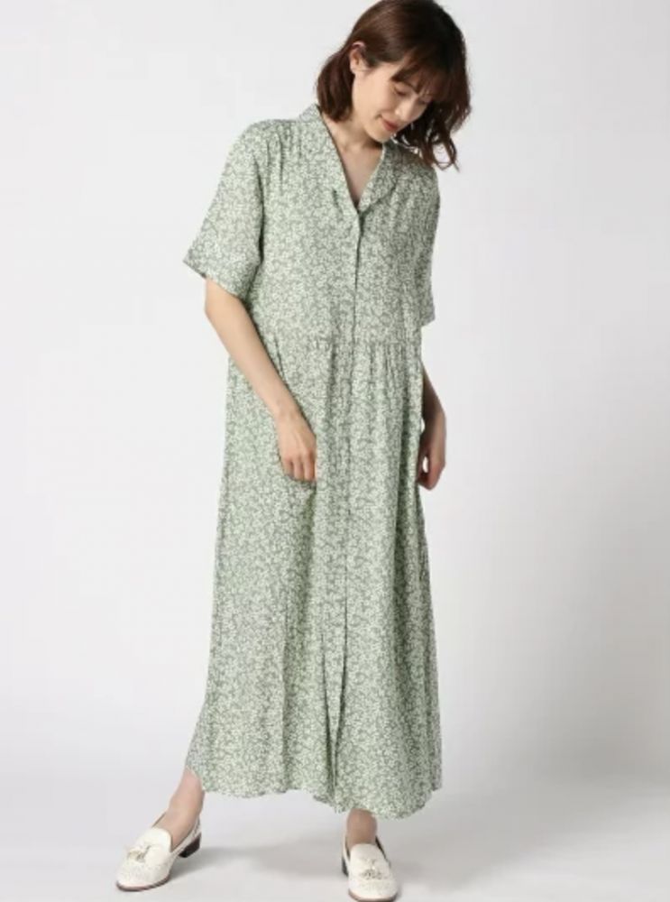 碎花短袖開襟連身裙──售價：日圓￥4,950円（連稅）