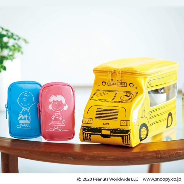 慶祝Snoopy70週年，10月號贈品是1組3個的SNOOPY收納組合，分別有黃色巴士袋(13 x 23 x 11cm)和2個迷你小袋(11 x 6 x 2cm)。