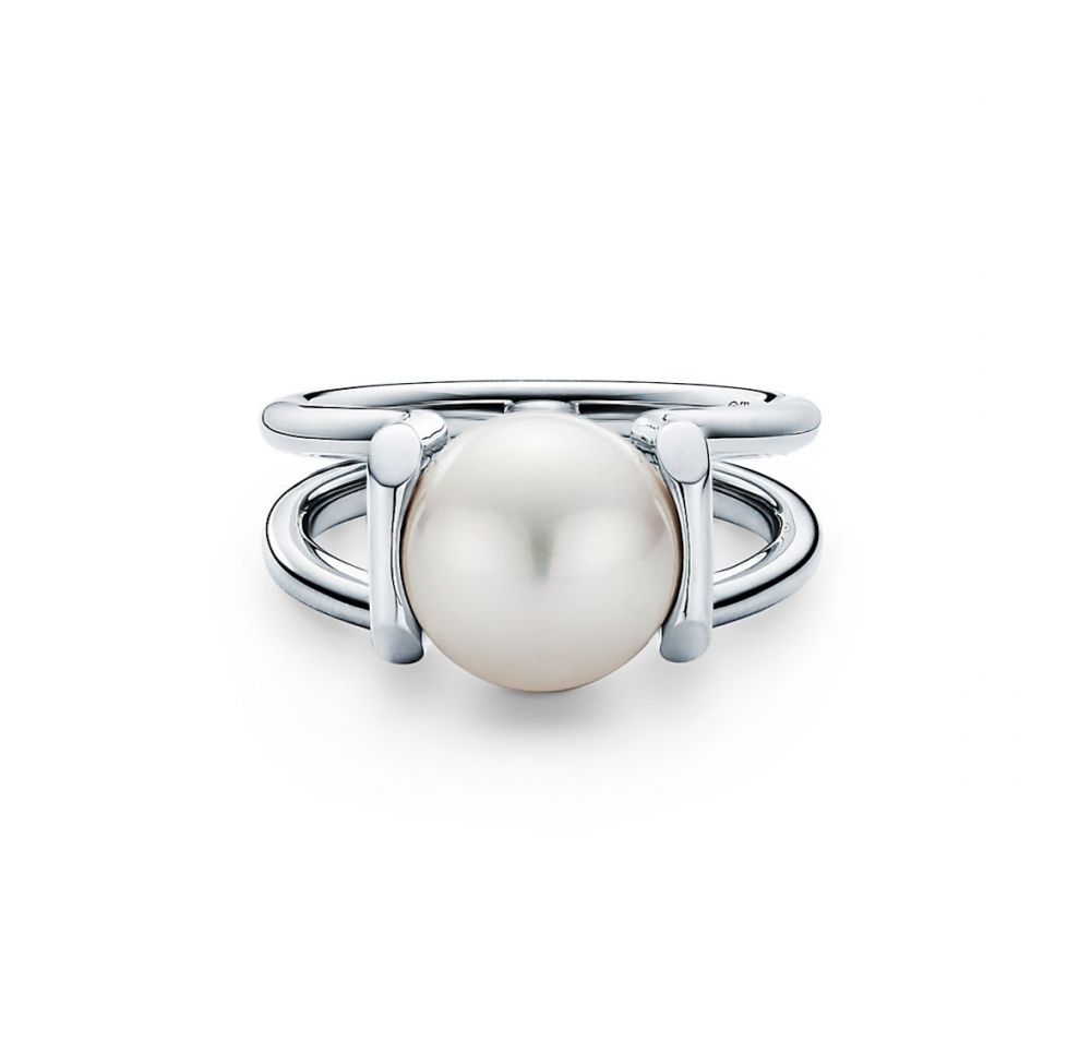 Tiffany HardWear 純銀鑲淡水珍珠戒指（售價港幣$4,900）