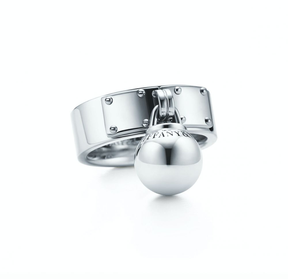 Tiffany HardWear 純銀懸掛球型戒指（售價港幣$4,450）