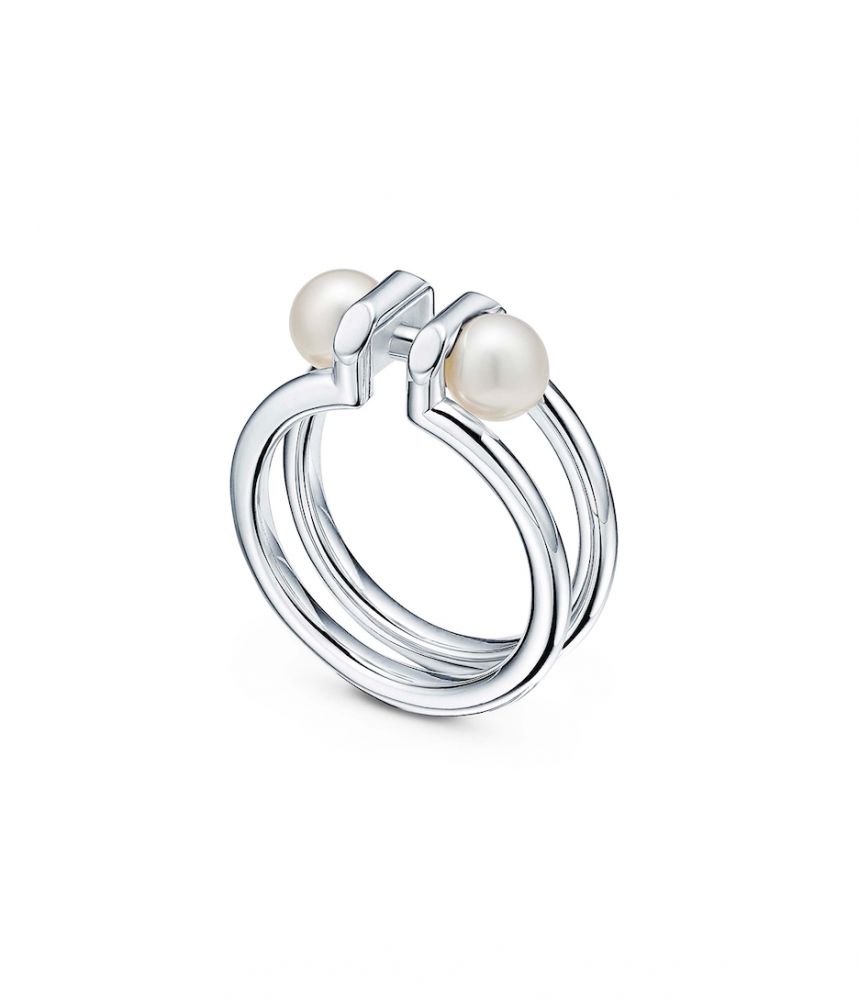 Tiffany HardWear 純銀鑲雙珍珠戒指（售價港幣$4,450）