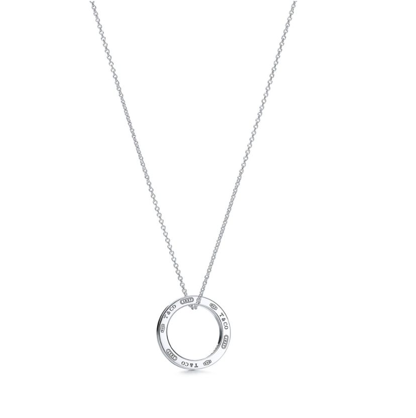 10 Tiffany 1837 sterling silver and diamond circle pendant 售價：£165 （折合約港幣HK$ 1481）