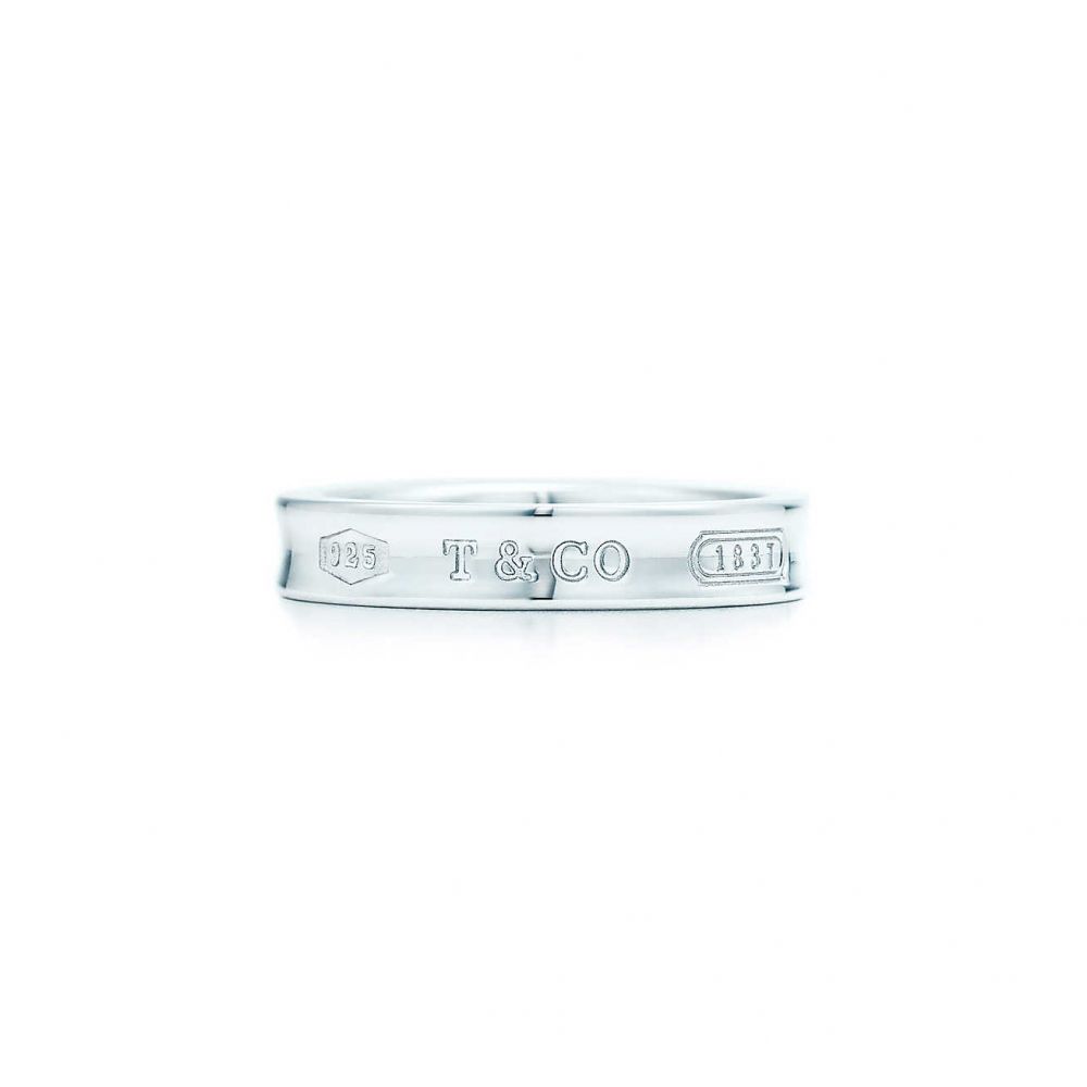 15 Tiffany 1837 ring in sterling silver 售價：£165 （折合約港幣HK$ 1481）
