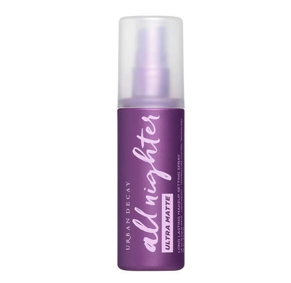 2. ALL NIGHTER超啞緻長效持久定妝噴霧 (HK$280 / 118ml):這款定妝噴霧固定妝容同時,也能吸收肌膚表面的油脂以抑制油光,達至極啞緻妝效同樣也能16小時固定妝容。在使用前上下搖晃瓶身5次能令噴霧更均勻! 2. ALL NIGHTER超啞緻長效持久定妝噴霧 (HK$280 / 118ml):這款定妝噴霧固定妝容同時,也能吸收肌膚表面的油脂以抑制油光,達至極啞緻妝效同樣也能16小時固定妝容。在使用前上下搖晃瓶身5次能令噴霧更均勻!