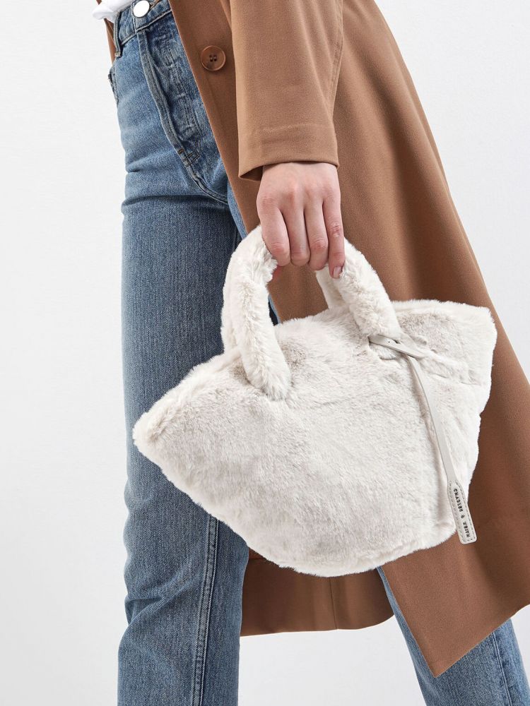Textured Trapeze Bag (原價 HK$599 | 優惠價HK$359)
