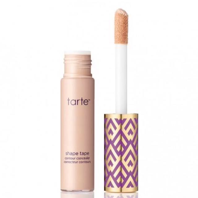 TARTE Shape Tape Contour Concealer (HKD$240)：TARTE最有名气的遮瑕膏！配方中的技术，可以立即提亮及抚平细纹和皱纹，更能令肌肤紧緻，除了遮瑕外还可当修容用，共29色选择。